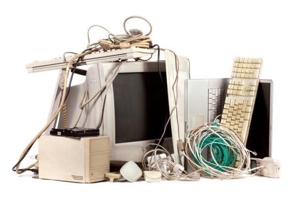 windows 7 - Old IT system 600x403 voip phone systems - Old IT system 600x403 Pile of used, obsolete electronics. windows 7 - Old IT system 600x403 - Why you need to keep your IT systems up to date voip phone systems - Old IT system 600x403 - VoIP Phone Systems – 0800 Numbers – Business Internet NZ | Cloud Edge